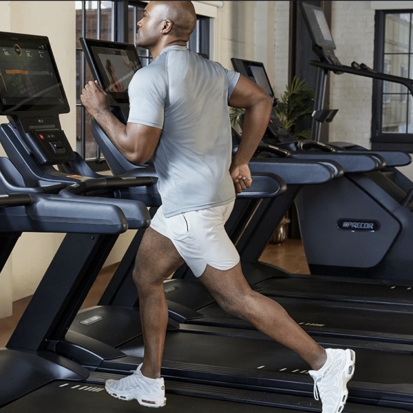 EGYM und Precor bauen globale Partnerschaft aus 