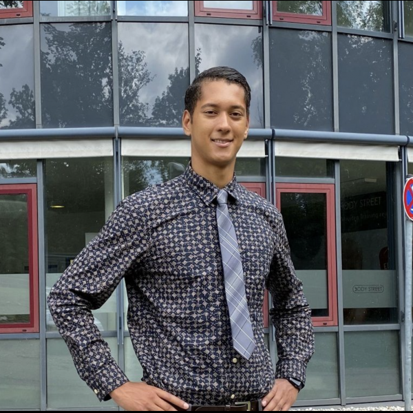 Martin Lehner steigt ins Unternehmen ein