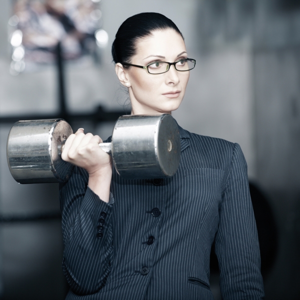 Darf ich Mitarbeiter ans Studio binden?