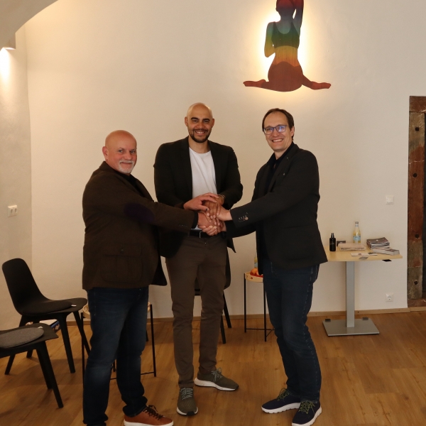 SCHNELL und MINDZMOVE beschließen strategische Partnerschaft